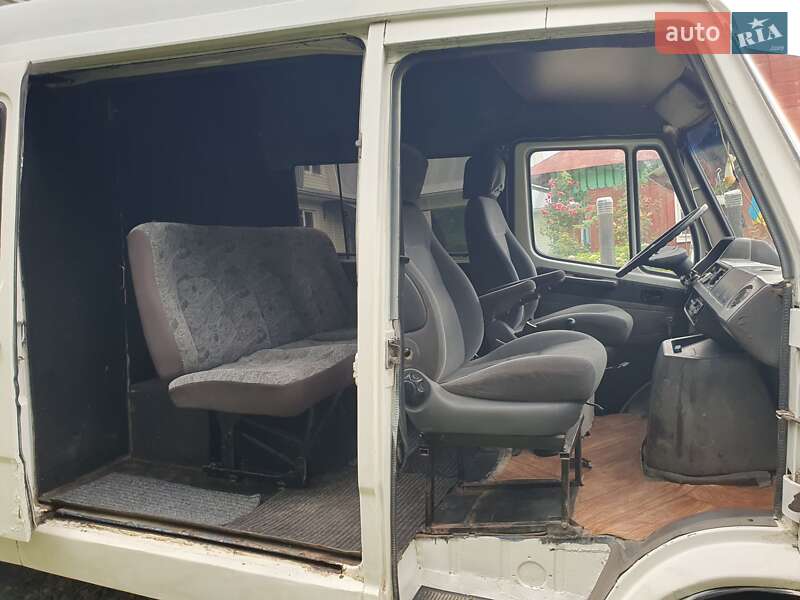 Грузопассажирский фургон Mercedes-Benz T1 1993 в Косове