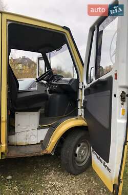 Вантажопасажирський фургон Mercedes-Benz T1 1994 в Східниці