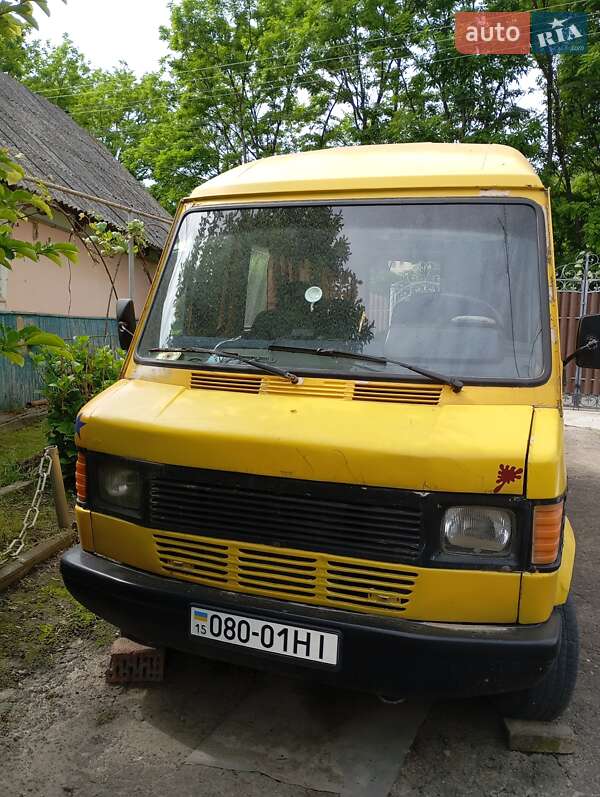 Микроавтобус Mercedes-Benz T1 1985 в Черновцах