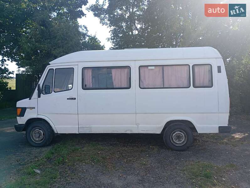 Микроавтобус Mercedes-Benz T1 1988 в Ровно