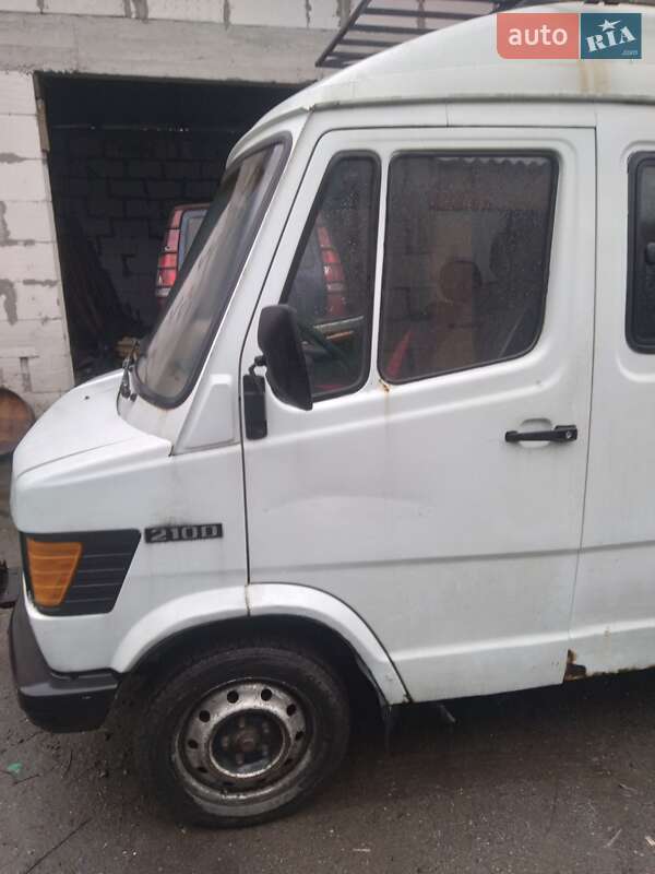 Грузопассажирский фургон Mercedes-Benz T1 1994 в Киеве