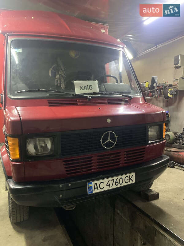 Вантажний фургон Mercedes-Benz T1 1988 в Любешові