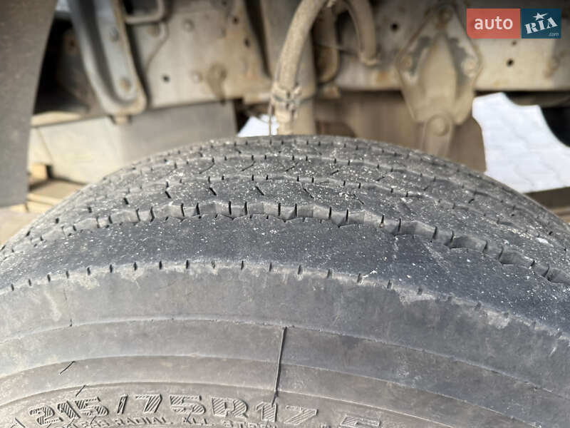 Вантажний фургон Mercedes-Benz T2 1997 в Дніпрі