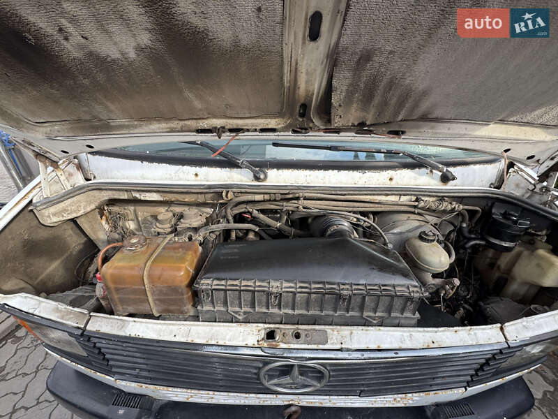 Грузовой фургон Mercedes-Benz T2 1996 в Львове