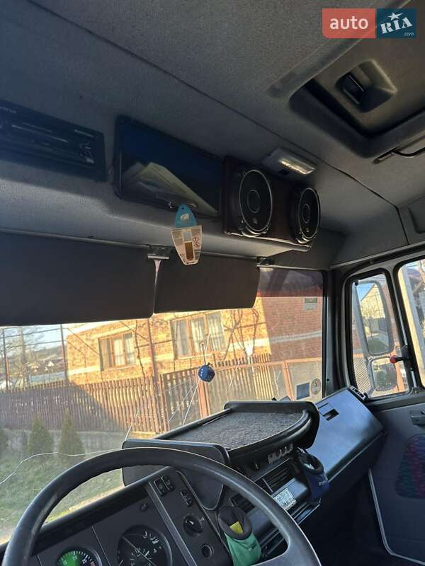 Вантажний фургон Mercedes-Benz T2 1997 в Дубні