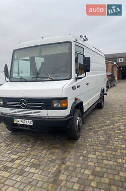 Вантажопасажирський фургон Mercedes-Benz T2 1993 в Кореці