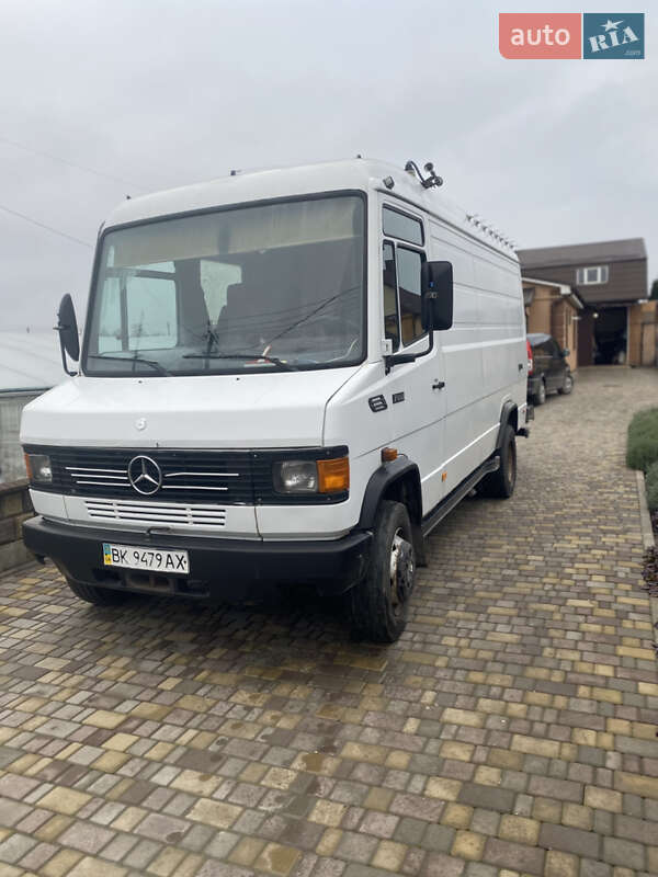 Грузопассажирский фургон Mercedes-Benz T2 1993 в Корце