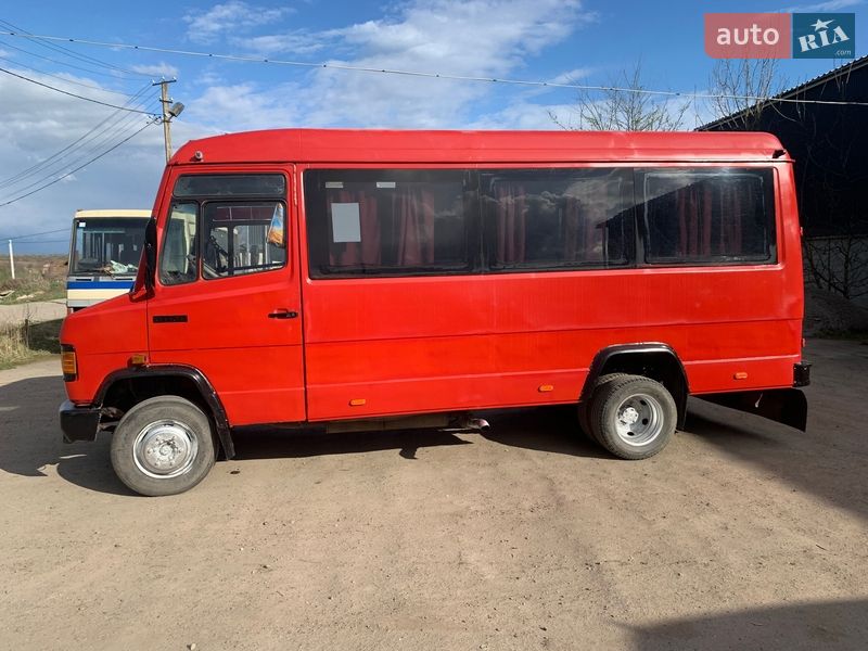 Пригородный автобус Mercedes-Benz T2 1995 в Львове