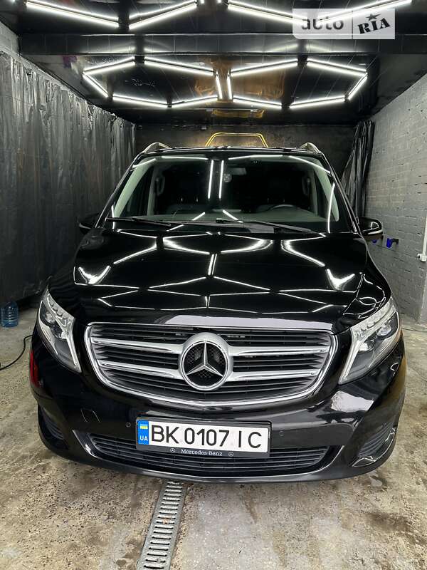 Минивэн Mercedes-Benz V-Class 2015 в Вараше