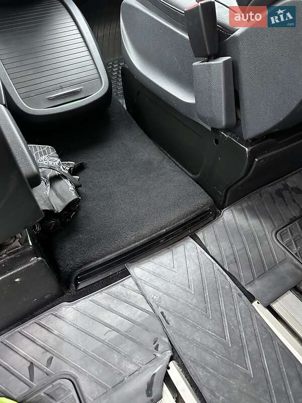 Минивэн Mercedes-Benz V-Class 2015 в Вараше фото 38 Минивэн Mercedes-Benz V-Class 2015 в Вараше