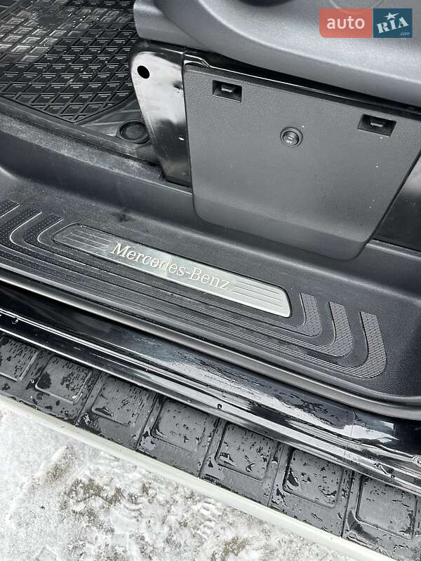 Минивэн Mercedes-Benz V-Class 2015 в Вараше фото 45 Минивэн Mercedes-Benz V-Class 2015 в Вараше