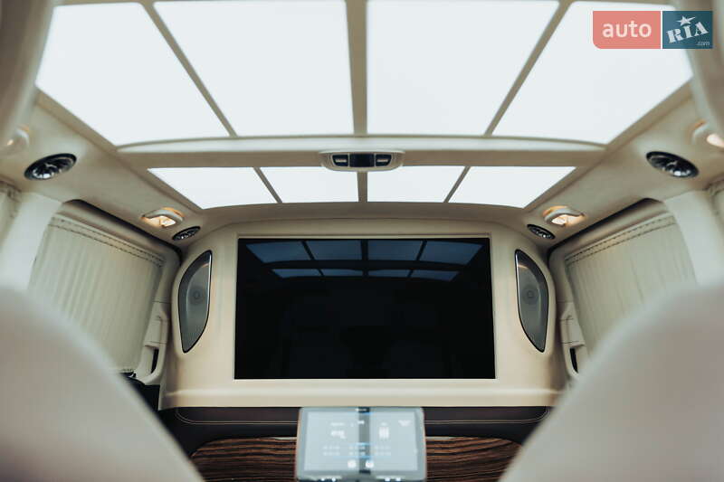 Минивэн Mercedes-Benz V-Class 2023 в Киеве