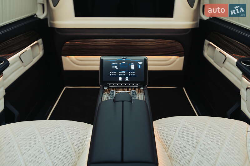 Минивэн Mercedes-Benz V-Class 2023 в Киеве