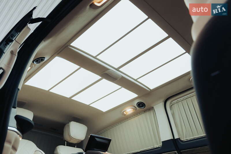 Минивэн Mercedes-Benz V-Class 2023 в Киеве