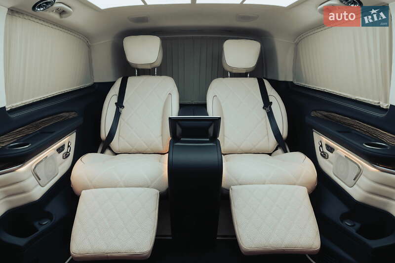 Минивэн Mercedes-Benz V-Class 2023 в Киеве