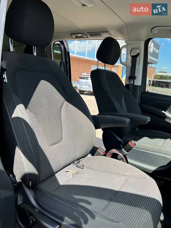 Минивэн Mercedes-Benz V-Class 2021 в Киеве