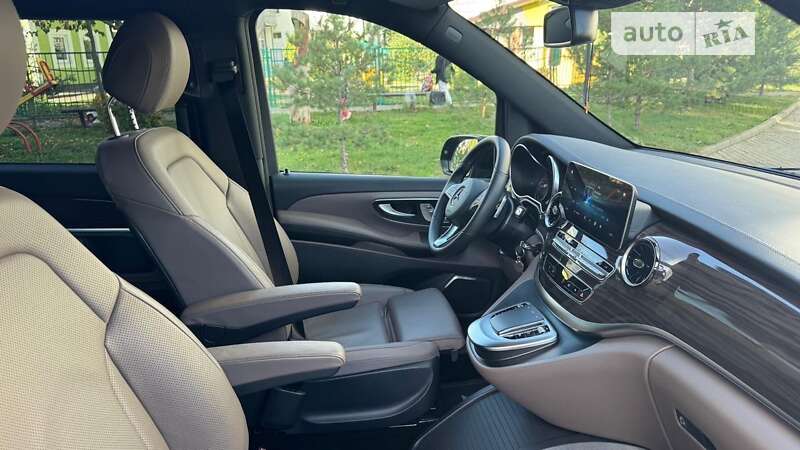 Мінівен Mercedes-Benz V-Class 2023 в Івано-Франківську