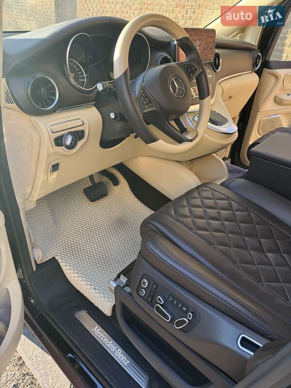 Мінівен Mercedes-Benz V-Class 2023 в Чернівцях