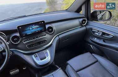 Мінівен Mercedes-Benz V-Class 2022 в 