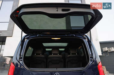 Минивэн Mercedes-Benz V-Class 2020 в 