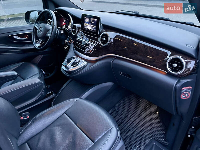 Минивэн Mercedes-Benz V-Class 2016 в Виноградове