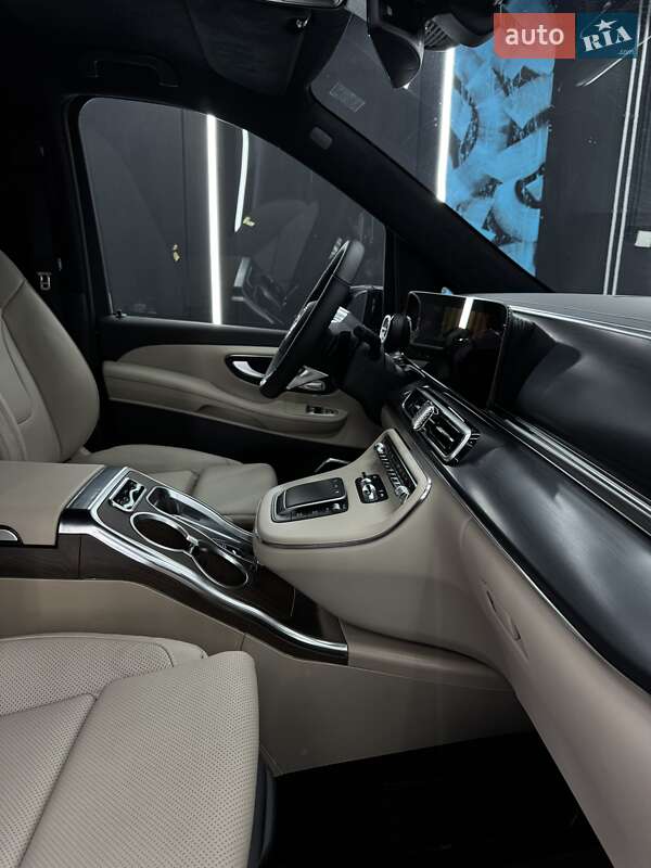 Минивэн Mercedes-Benz V-Class 2025 в Киеве