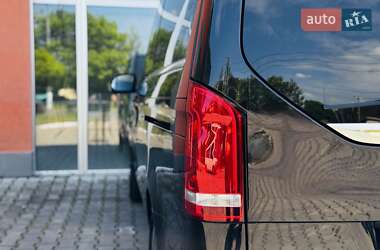 Минивэн Mercedes-Benz V-Class 2017 в 
