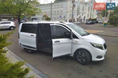 Минивэн Mercedes-Benz V-Class 2015 в 
