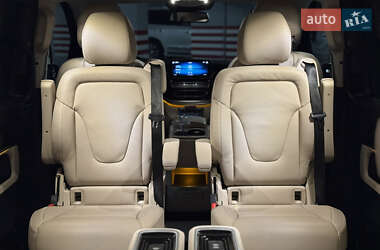 Минивэн Mercedes-Benz V-Class 2023 в 
