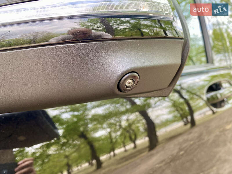 Минивэн Mercedes-Benz V-Class 2024 в Киеве фото 9 Минивэн Mercedes-Benz V-Class 2024 в Киеве