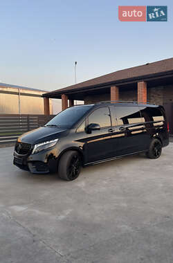 Минивэн Mercedes-Benz V-Class 2022 в 