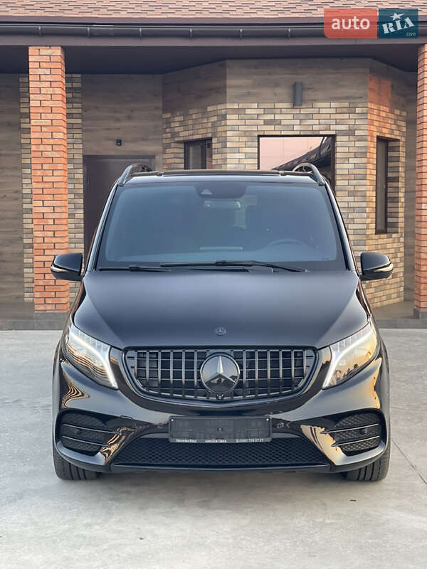 Минивэн Mercedes-Benz V-Class 2022 в 