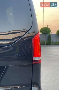 Минивэн Mercedes-Benz V-Class 2022 в 