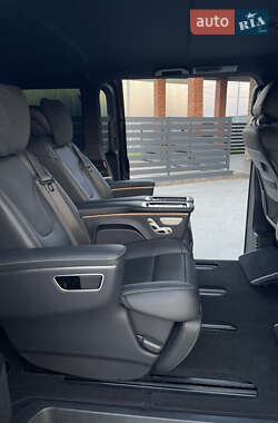 Минивэн Mercedes-Benz V-Class 2022 в 