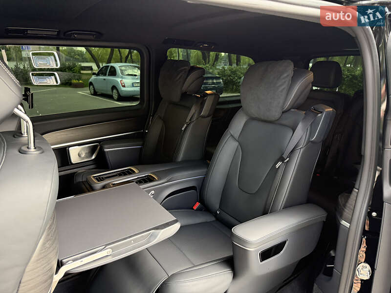 Минивэн Mercedes-Benz V-Class 2025 в Киеве