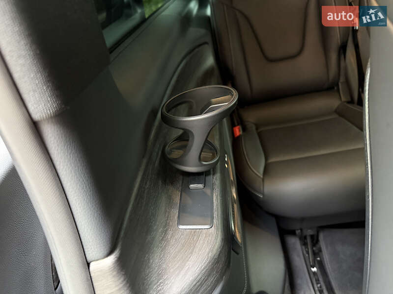 Минивэн Mercedes-Benz V-Class 2025 в Киеве