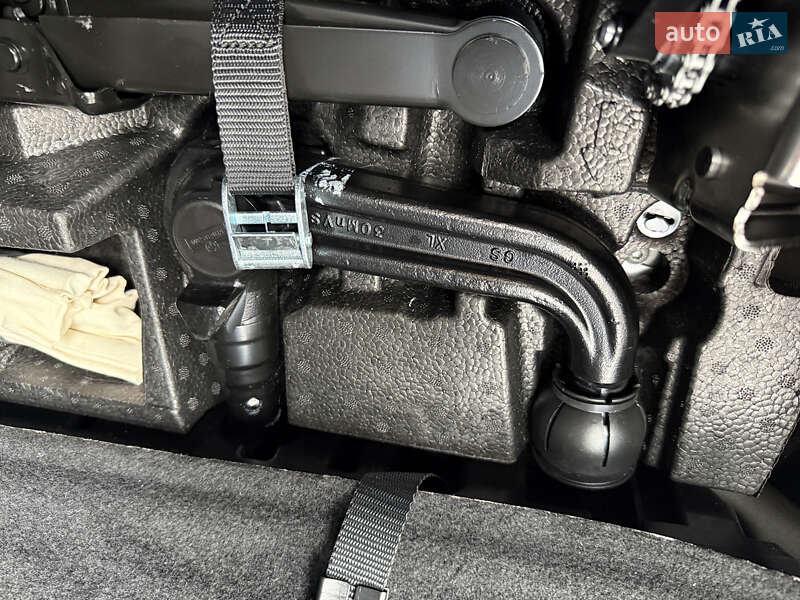 Минивэн Mercedes-Benz V-Class 2025 в Киеве