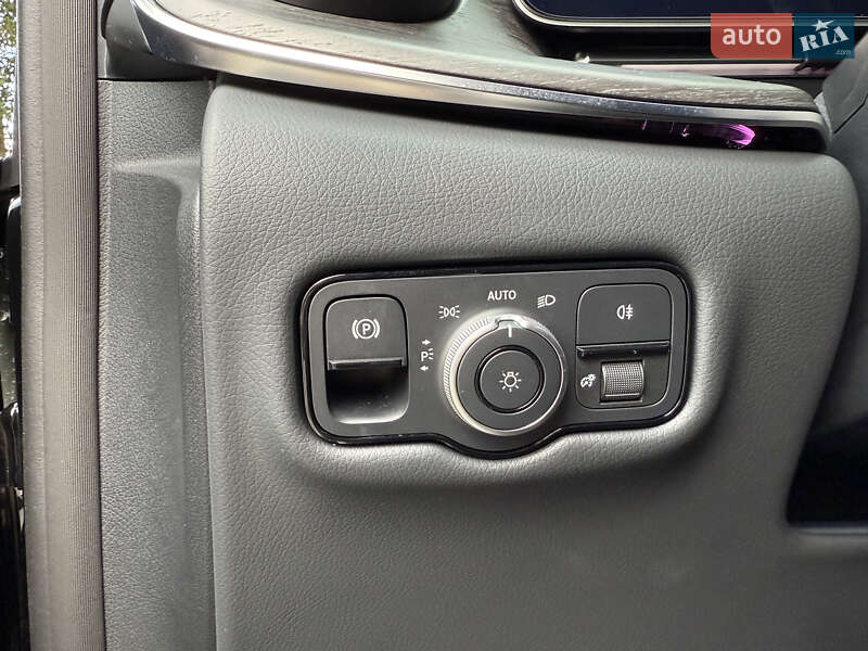 Минивэн Mercedes-Benz V-Class 2025 в Киеве