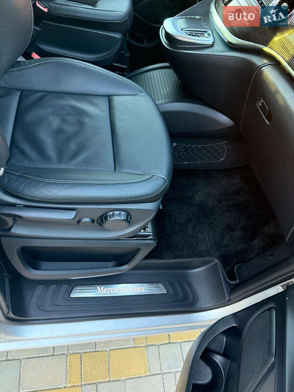 Минивэн Mercedes-Benz V-Class 2020 в Киеве