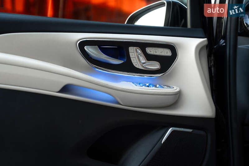 Мінівен Mercedes-Benz V-Class 2020 в Києві