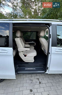 Мінівен Mercedes-Benz V-Class 2016 в  фото 13 Мінівен Mercedes-Benz V-Class 2016 в