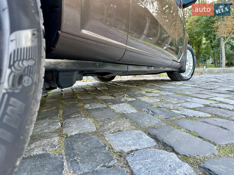 Мінівен Mercedes-Benz V-Class 2016 в Києві