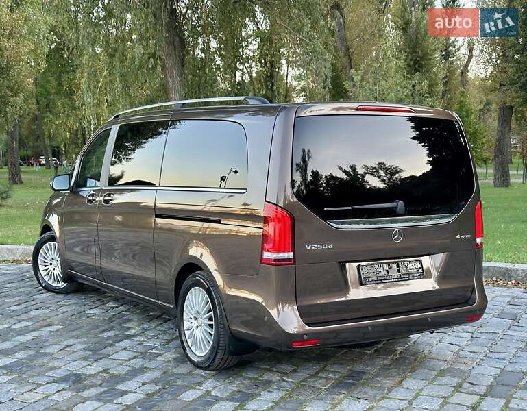 Мінівен Mercedes-Benz V-Class 2016 в Києві