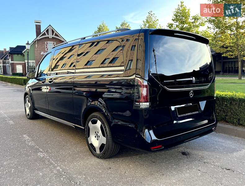 Минивэн Mercedes-Benz V-Class 2025 в Киеве