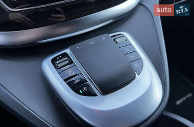 Минивэн Mercedes-Benz V-Class 2021 в  фото 28 Минивэн Mercedes-Benz V-Class 2021 в