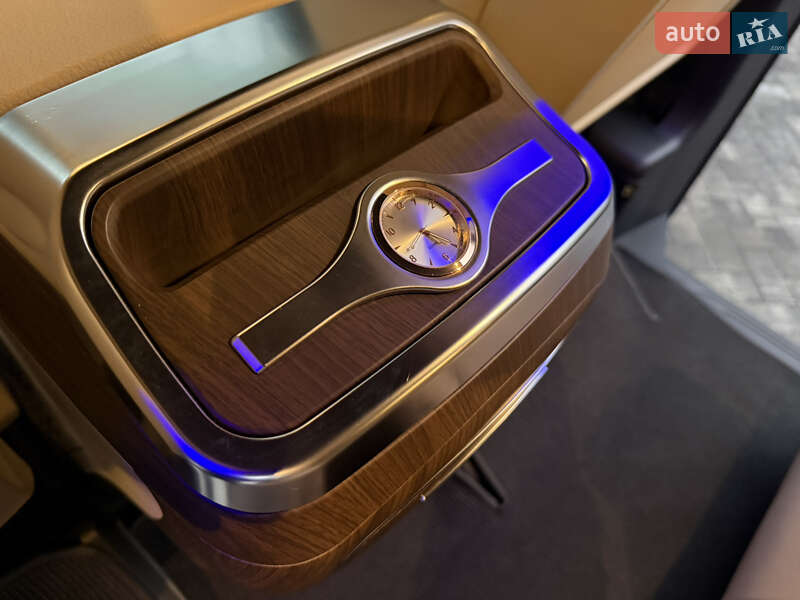 Минивэн Mercedes-Benz V-Class 2025 в Киеве