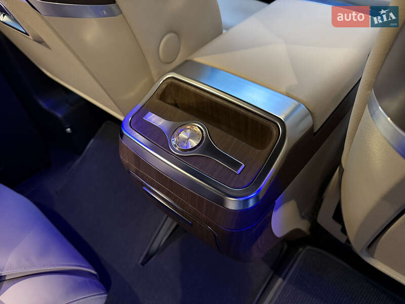 Минивэн Mercedes-Benz V-Class 2025 в Киеве