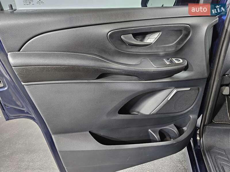 Мінівен Mercedes-Benz V-Class 2022 в Києві