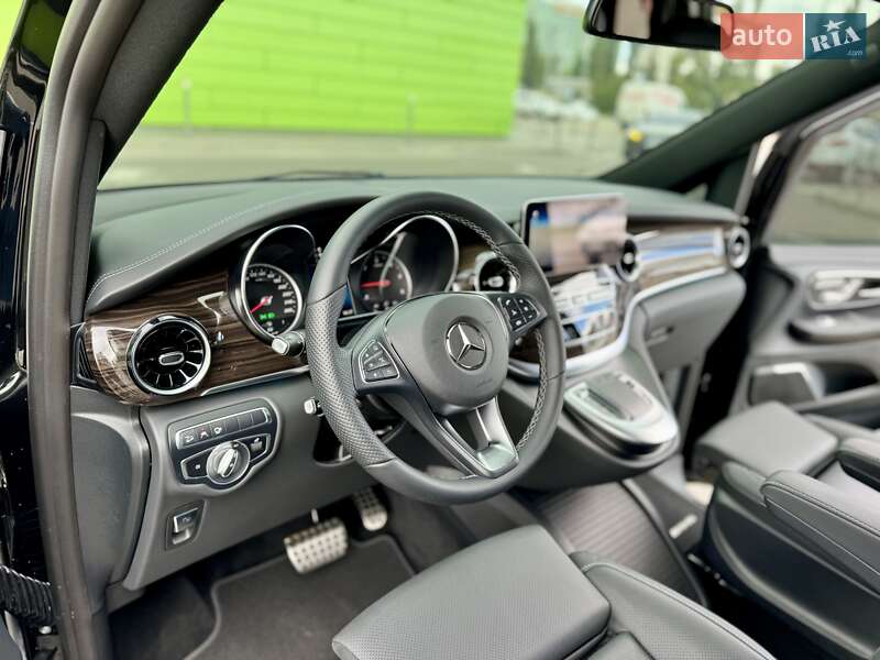 Минивэн Mercedes-Benz V-Class 2023 в Киеве