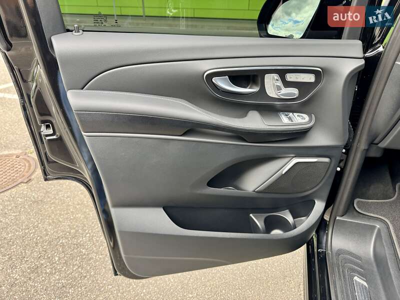 Минивэн Mercedes-Benz V-Class 2023 в Киеве